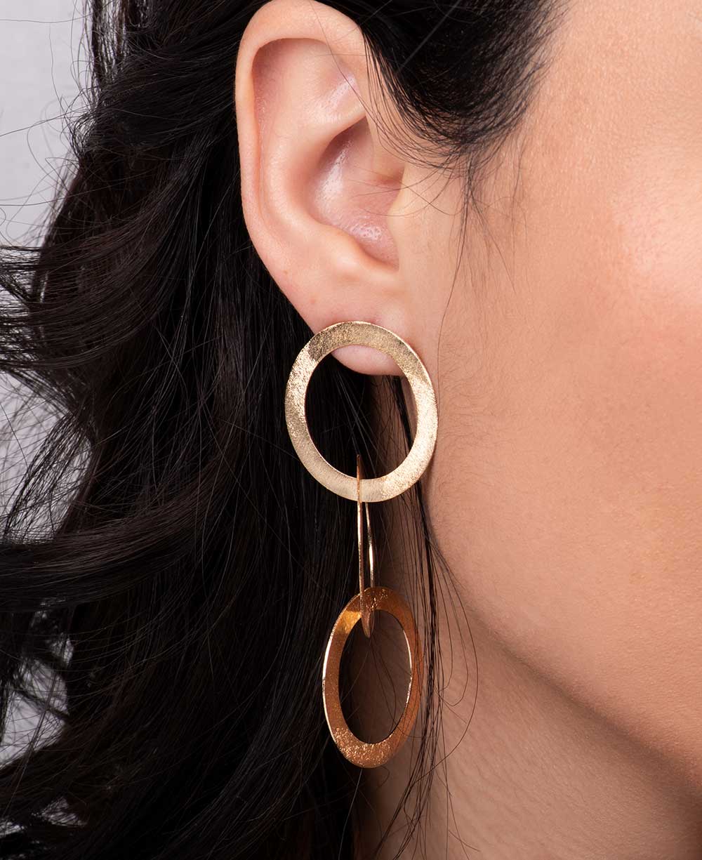 Interlocking Circular Earrings with Brushed Finish