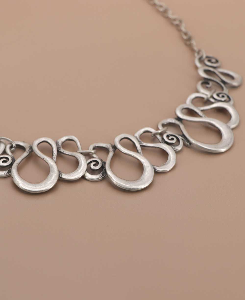 Adjustable swirly necklace