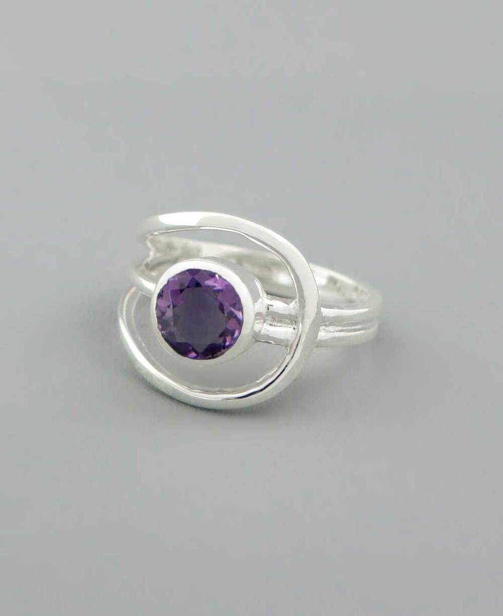 Sterling Silver Loop Ring with Amethyst Gemstone - Rings Size 6