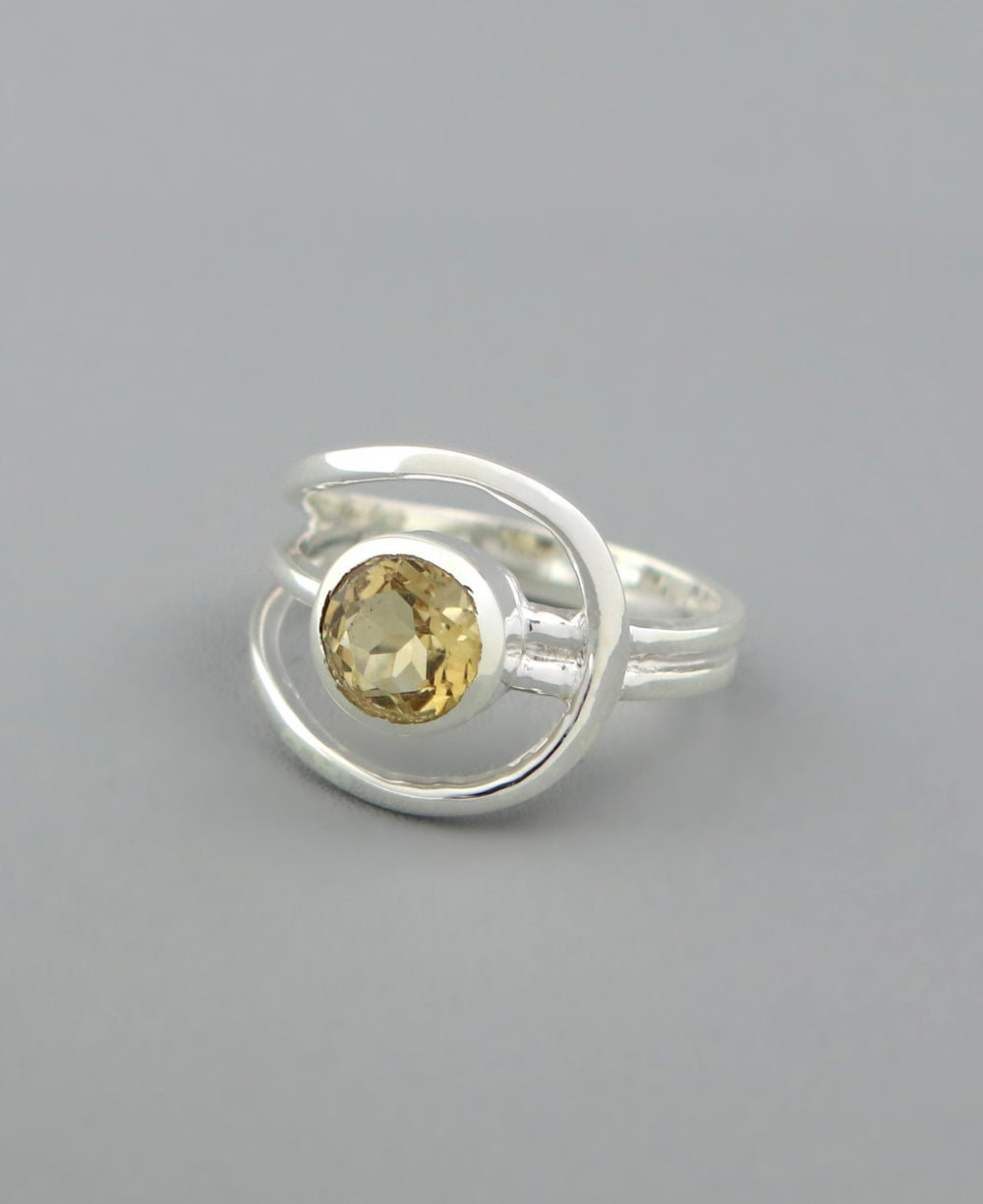 Sterling Silver Loop Ring with Citrine Gemstone - Rings Size 6