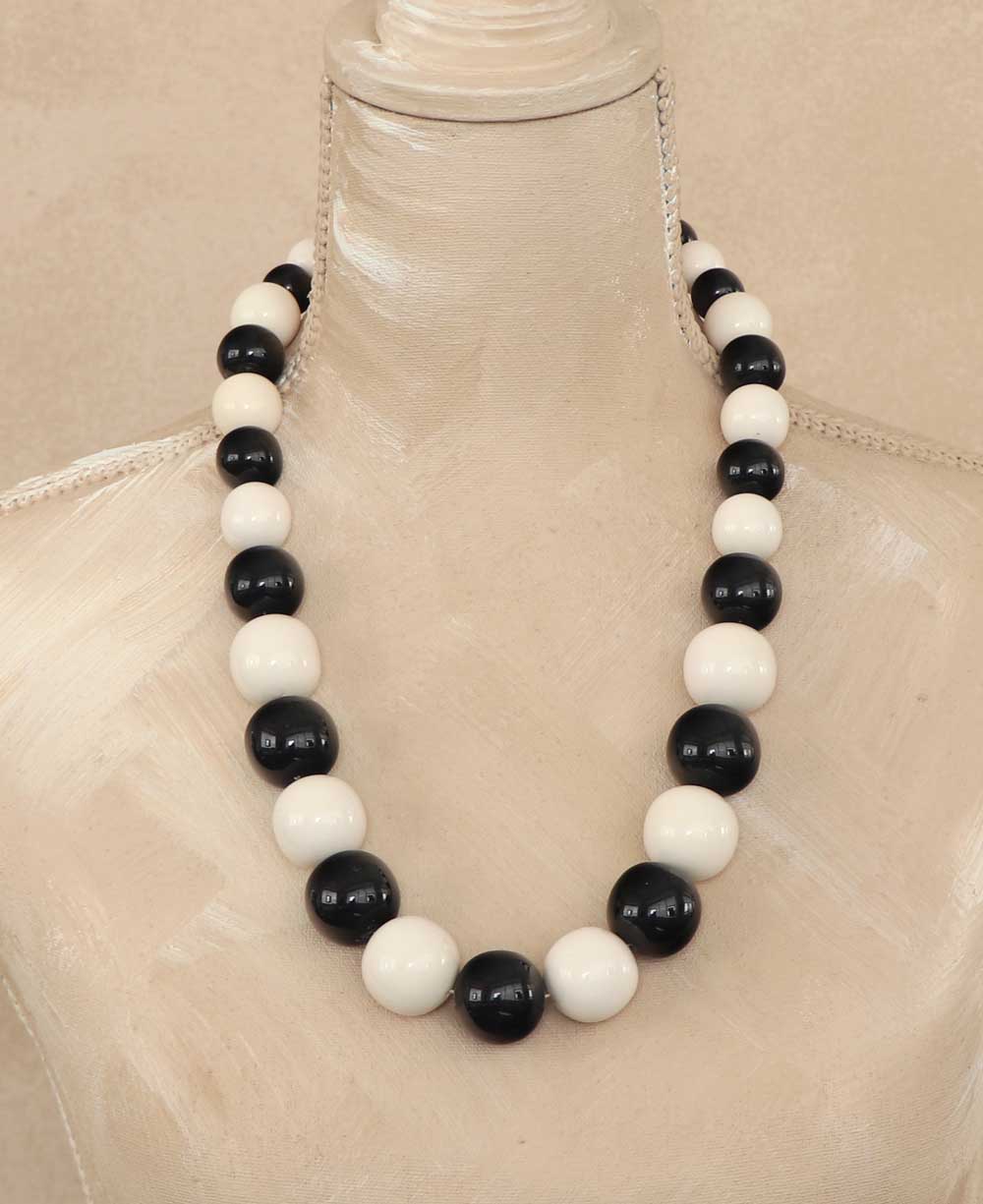 Black white necklace