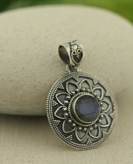 Labradorite Floral Pendant